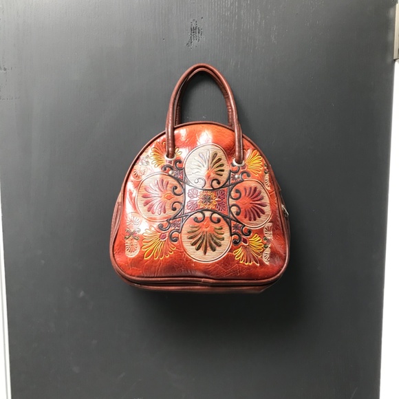 Embossed Vinyl Vintage Southwest Floral Painted Purse with Ball Clasp - Picture 3 of 6